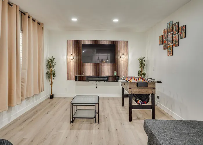 Summer-ready Old Town W/ Pool & Patio Access *