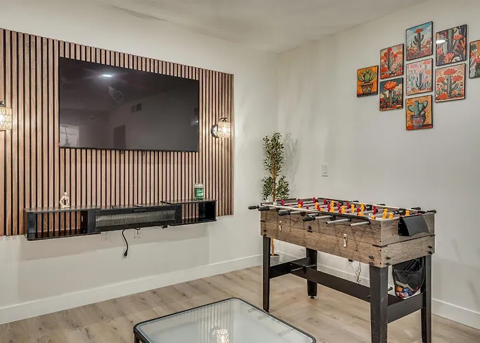 Summer-ready Old Town W/ Pool & Patio Access *