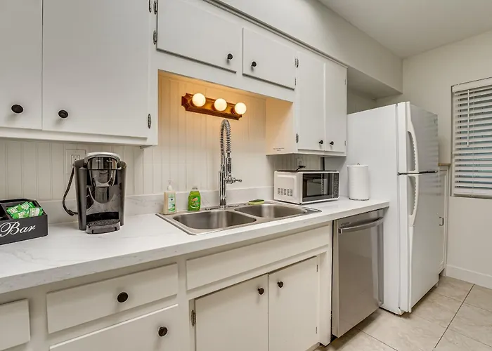 Summer-ready Old Town W/ Pool & Patio Access *