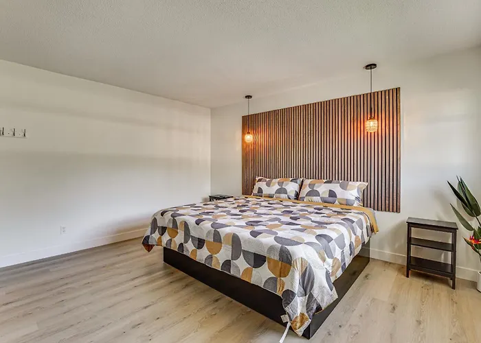 Summer-ready Old Town W/ Pool & Patio Access Scottsdale