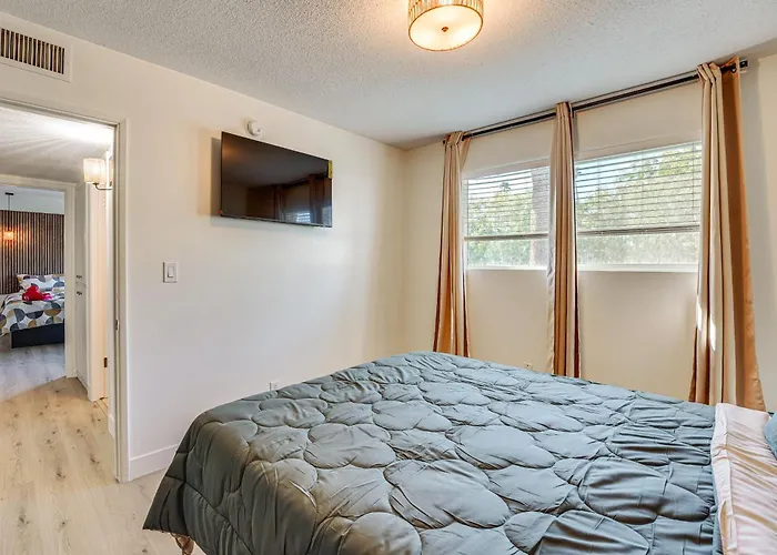 Summer-ready Old Town W/ Pool & Patio Access